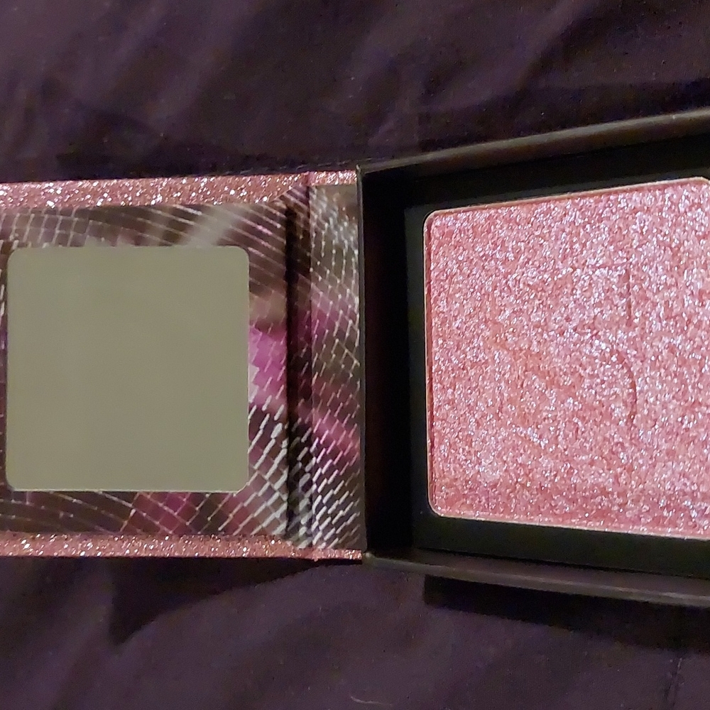 Assorted Makeup - Picture 10 of 10